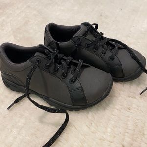 KEEN like new black shoes. Boys size 1